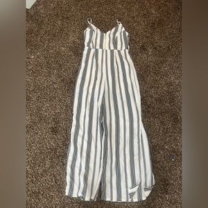 brand: guess, size: XS, color: black and white